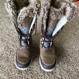 Helly Hansen Women’s Garibaldi Snow Boots Waterproof Leather